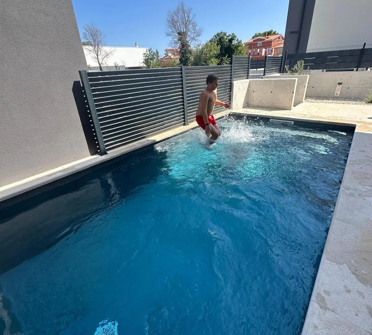 Luxury Villa With Private Pool Liznjan