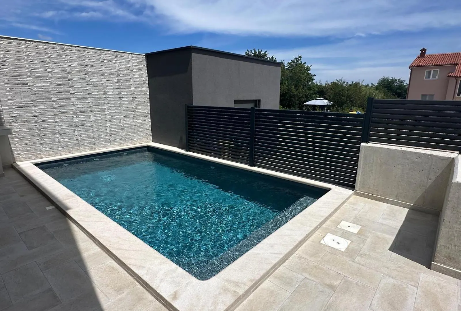 Luxury Villa With Private Pool Лижнян